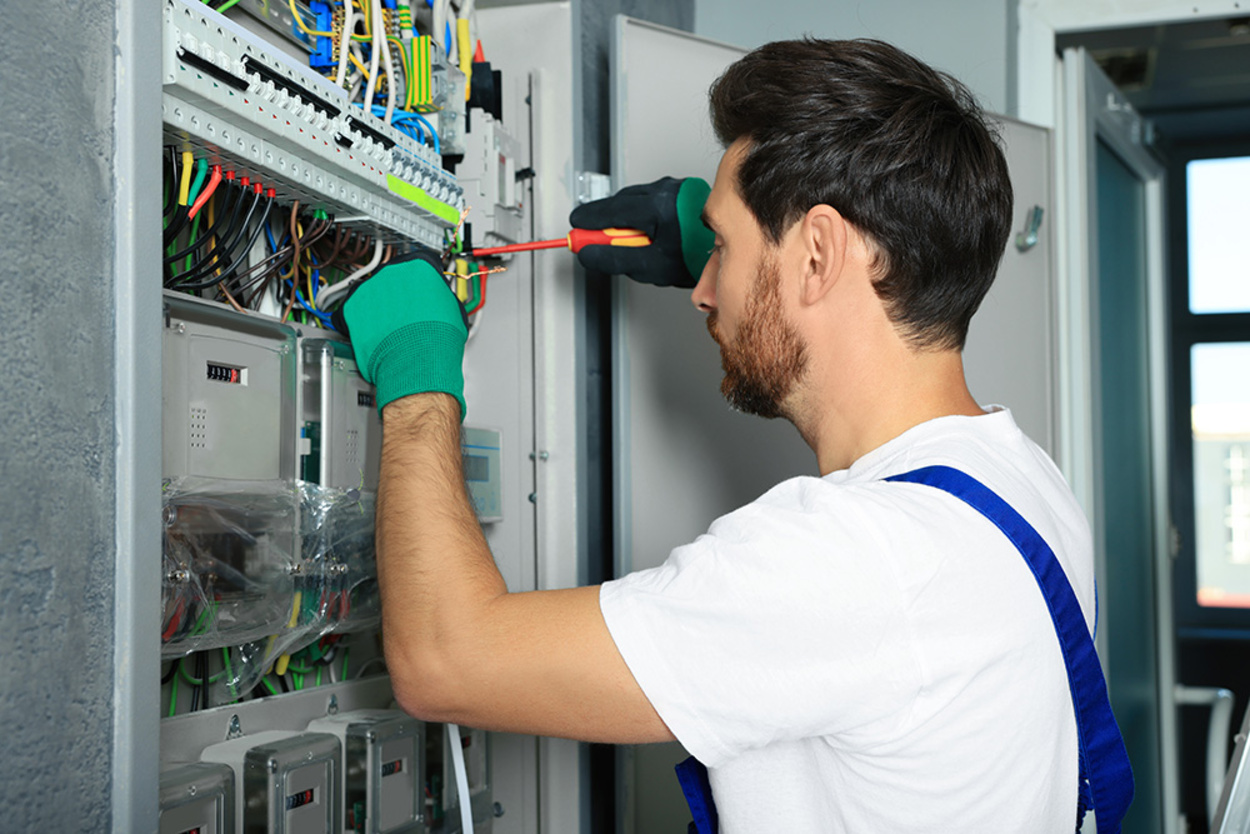 Nieder­spannungs­anlagen bei Elektro Lehnhoff GmbH in Wächtersbach